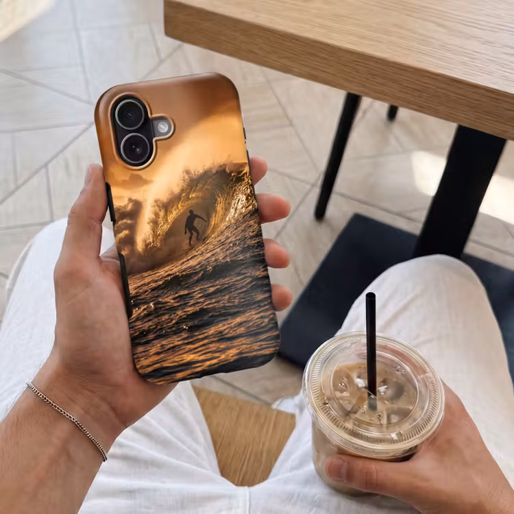 Surfer - Golf - Oceaan - Sport - Oranje Toughcase MagSafe Apple iPhone 17 klein -Sfeer1M