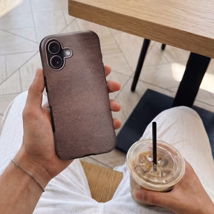 Textuur - Beton - Abstract - Donker - Bruin Toughcase MagSafe Apple iPhone 17 klein -Sfeer1M