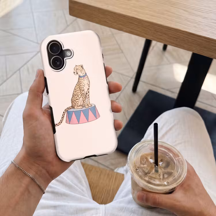 Dieren - Circus - Illustratie - Vintage - Roze Toughcase MagSafe Apple iPhone 17 klein -Sfeer1M
