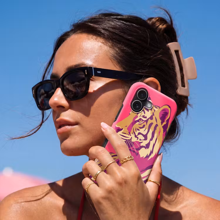 Tijger - Modern - Neon Toughcase MagSafe Apple iPhone 17 klein -Sfeer2V