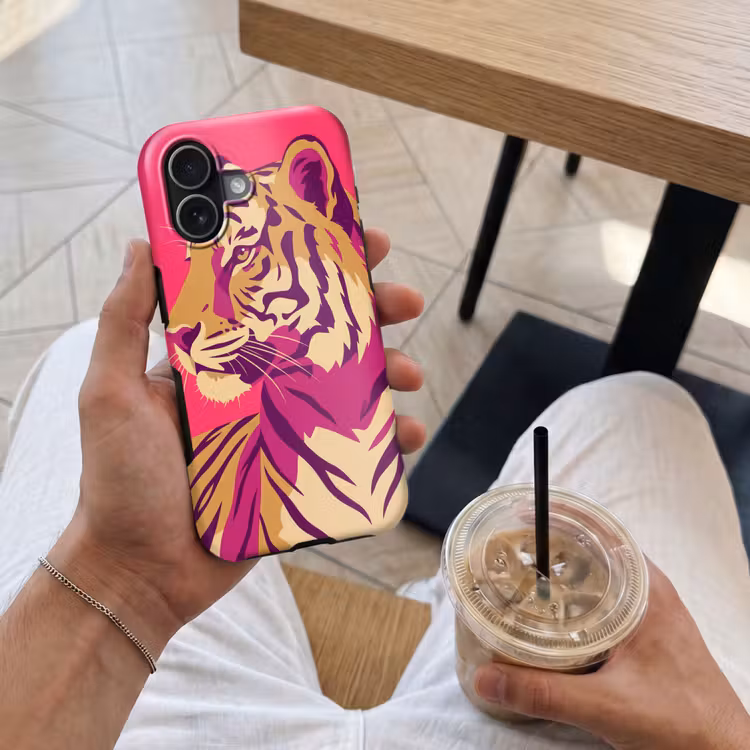 Tijger - Modern - Neon Toughcase MagSafe Apple iPhone 17 klein -Sfeer1M