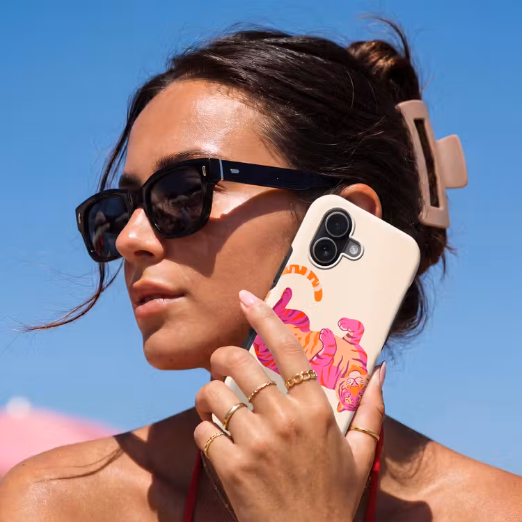 Tijger - Roze - Oranje Toughcase MagSafe Apple iPhone 17 klein -Sfeer2V