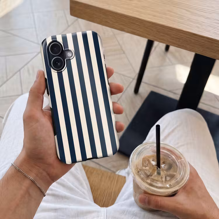 Verticale strepen - Blauw - Crème Toughcase MagSafe Apple iPhone 17 klein 1017 -Sfeer1M