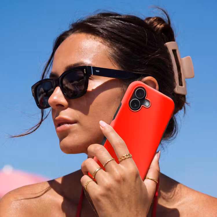 Vibrant - Vermilion - Rood Toughcase MagSafe Apple iPhone 17 klein 1017 -Sfeer2V