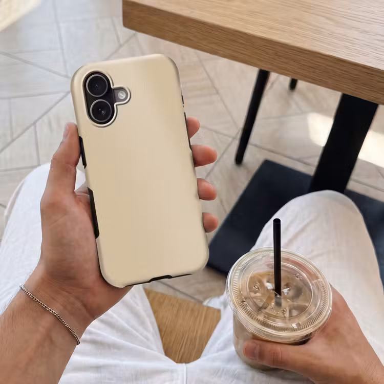 Warm - Sand - Nude Toughcase MagSafe Apple iPhone 17 klein 1017 -Sfeer1M