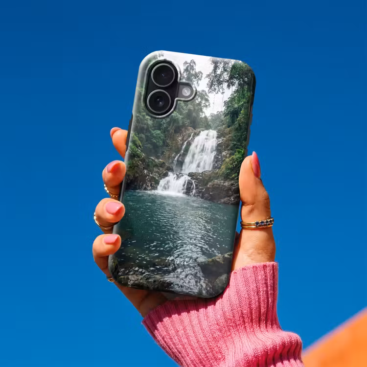 Waterfall - Forest - Nature - Greenkhgyguyg Toughcase MagSafe Apple iPhone 17 klein -Sfeer1V
