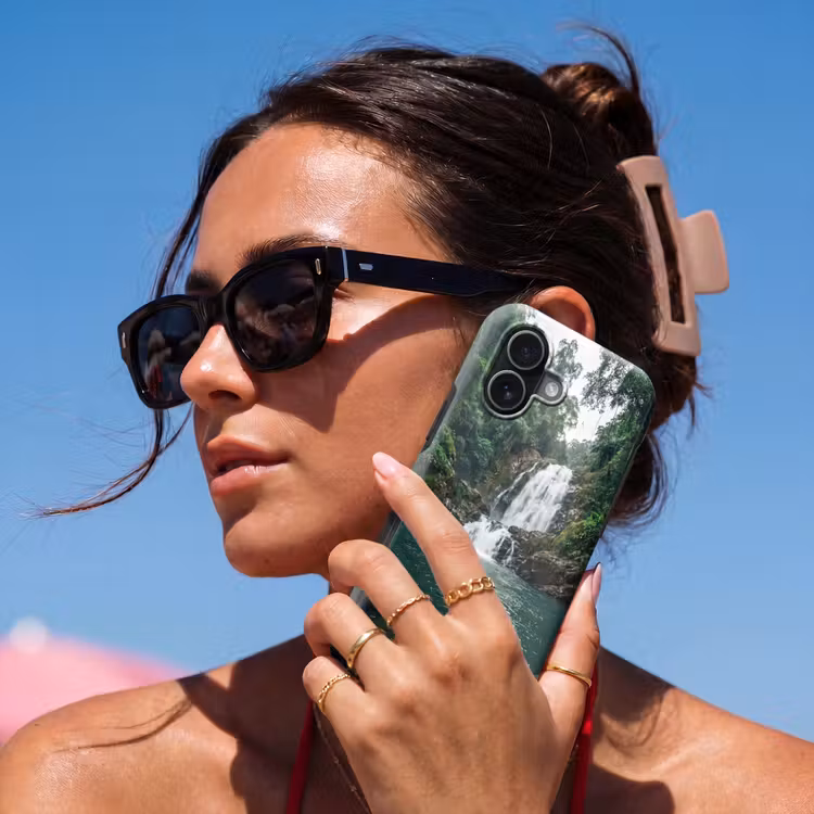 Waterfall - Forest - Nature - Greenkhgyguyg Toughcase MagSafe Apple iPhone 17 klein -Sfeer2V