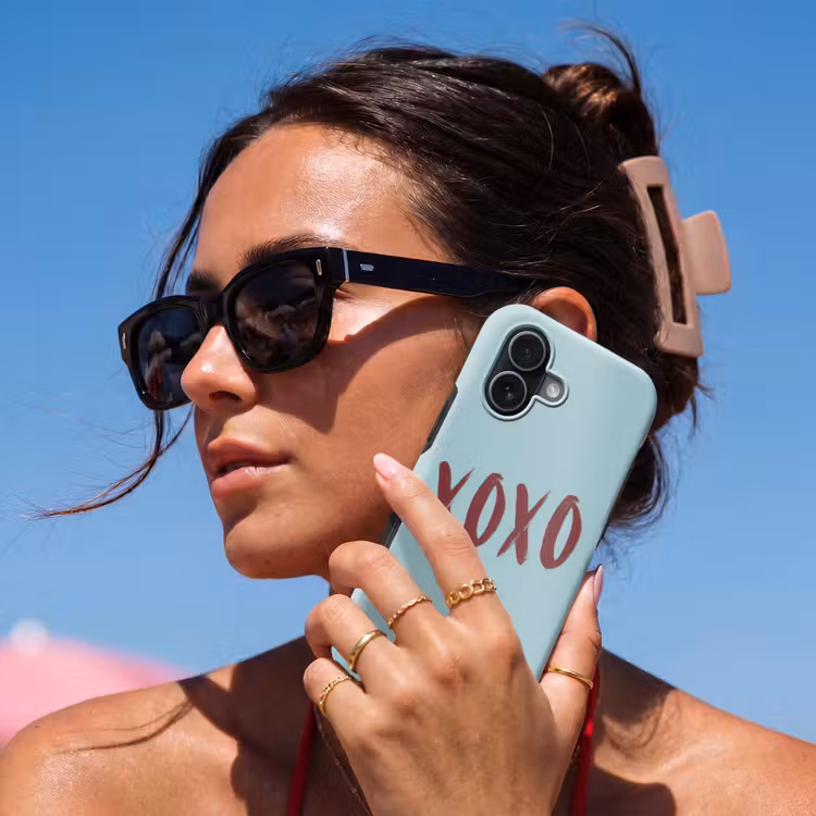 XOXO - Blauw - Rood Toughcase MagSafe Apple iPhone 17 klein -Sfeer2V