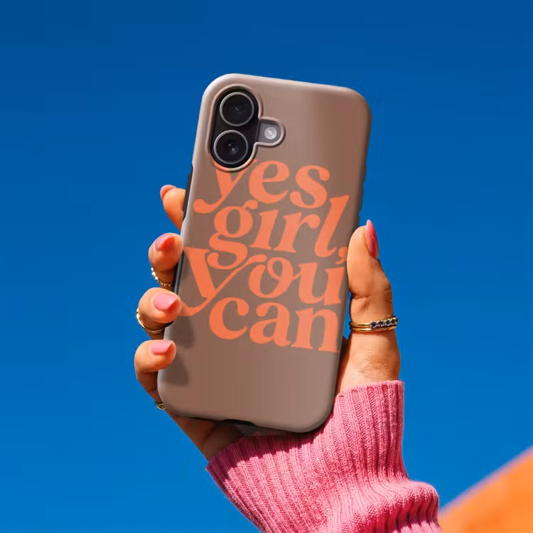 Yes girl you can - Oranje - Bruin Toughcase MagSafe Apple iPhone 17 klein -Sfeer1V