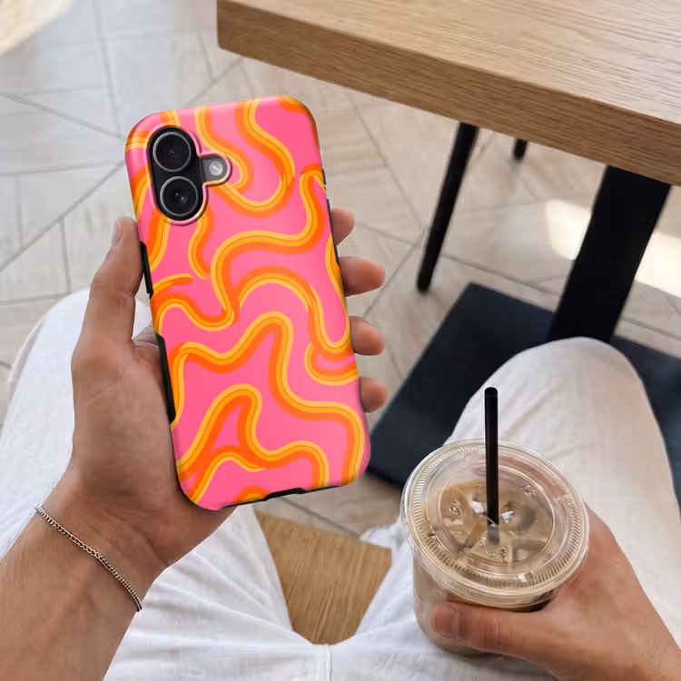 Abstract - Golvende lijnen - Modern - Kleurrijk Toughcase MagSafe Apple iPhone 17 klein -Sfeer1M