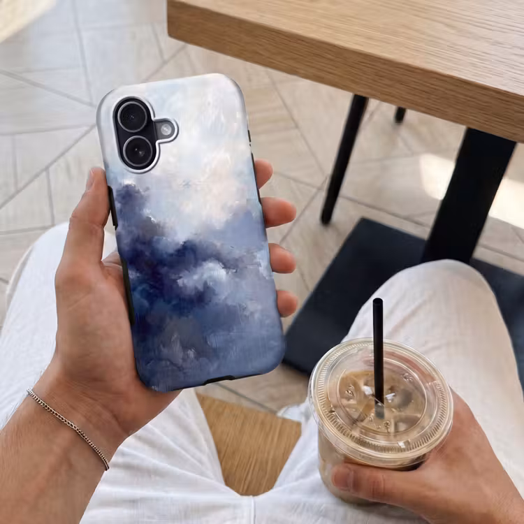 Abstract - Wolken - Modern - Blauw - Kunst Toughcase MagSafe Apple iPhone 17 klein -Sfeer1M