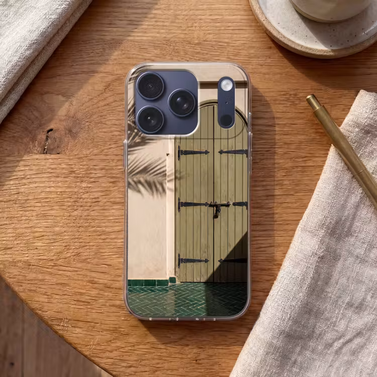 Deur - Hout - Architectuur - Groen - Rustiek Telefoonhoesje iPhone 17 Pro klein -sfeer1