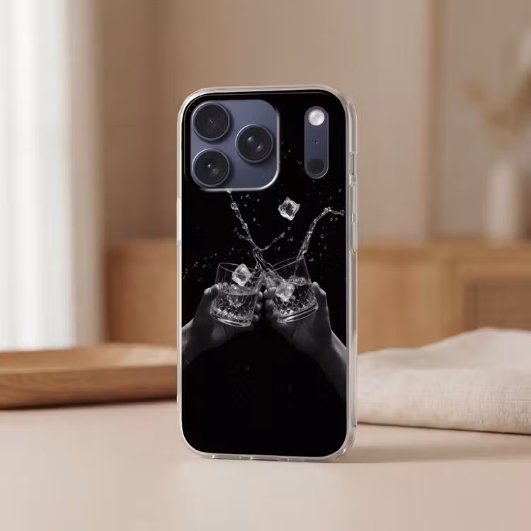 Whiskyglazen - Ijs - Spetters - Zwart Telefoonhoesje iPhone 17 Pro klein -sfeer2