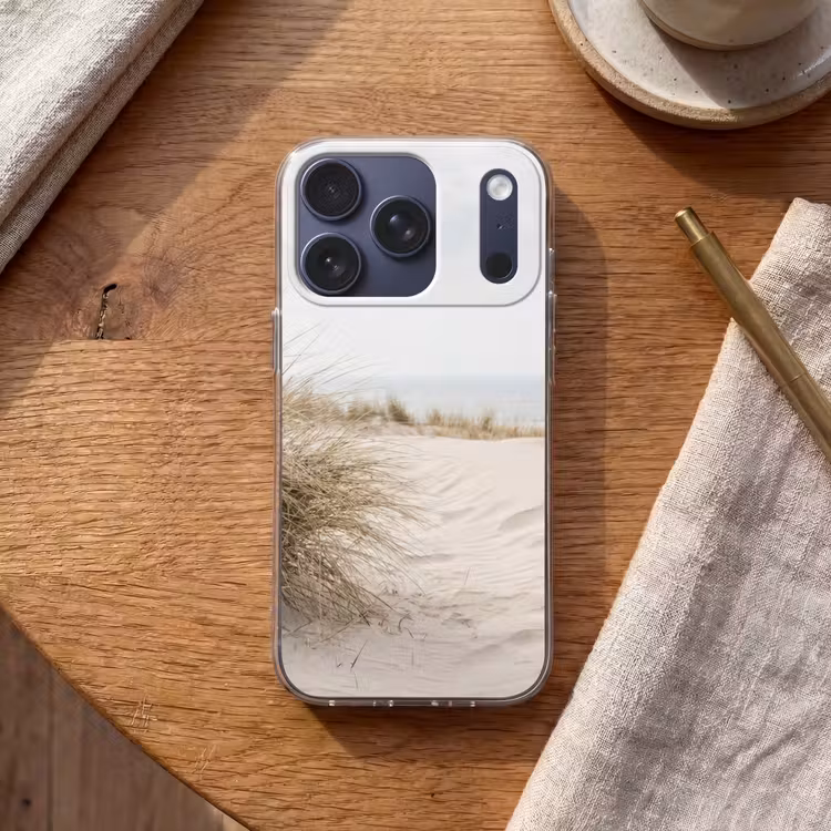 Wolken - Duinlandschap - Zand Telefoonhoesje iPhone 17 Pro klein -sfeer1