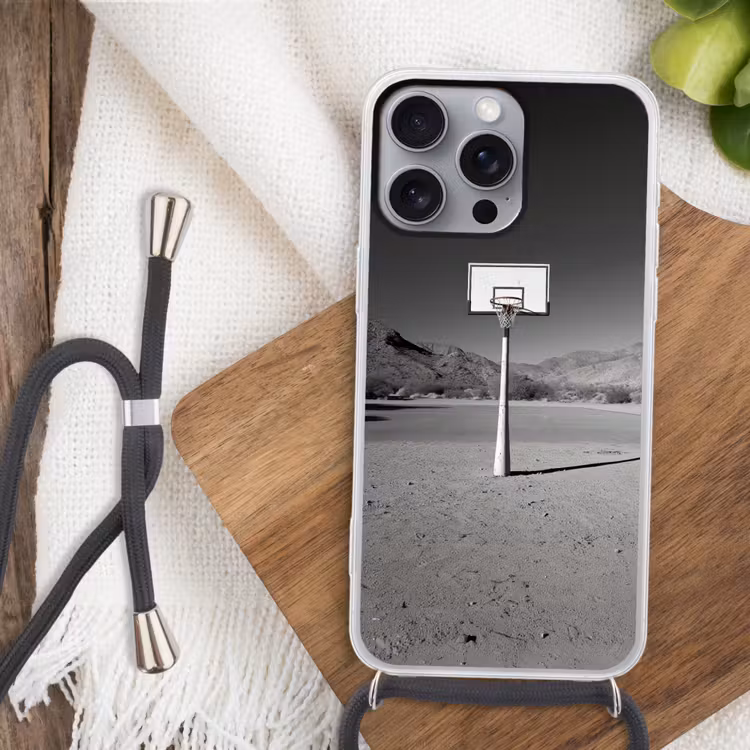 Basketbalpaal - Landschap - Zand - Wit Hoesje iPhone 16 Pro Max met koord klein -sfeer4