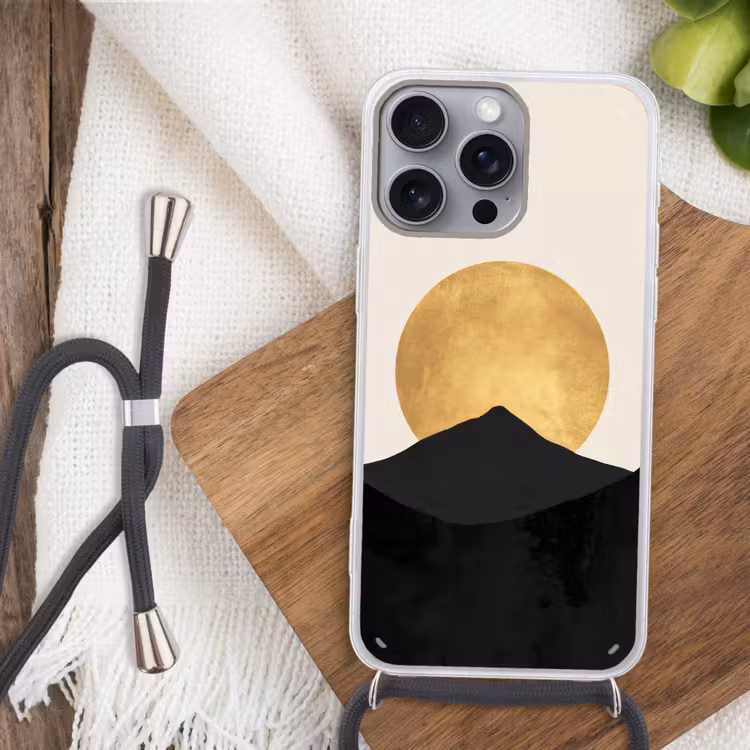 Bergsilhouetten - Gouden cirkel - Beige Hoesje iPhone 16 Pro Max met koord klein -sfeer4