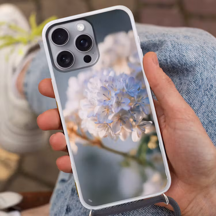 Bloemen - Lichtblauw - Wazig - Trosje Hoesje iPhone 16 Pro Max met koord klein -sfeer3