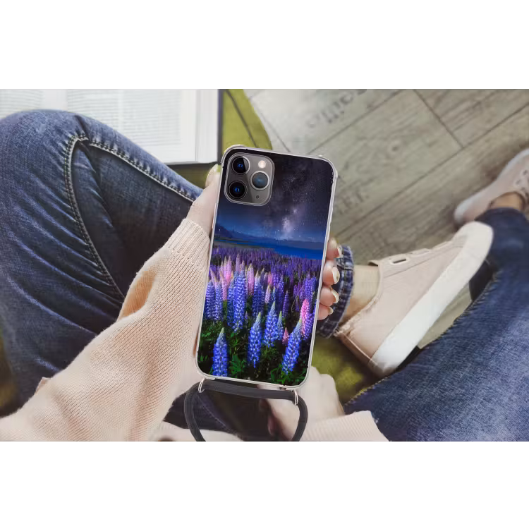 Bloemen - Nacht - Nieuw-Zeeland - Sterrenhemel - Paars - Natuur Hoesje iPhone 12 Pro met koord klein -hand