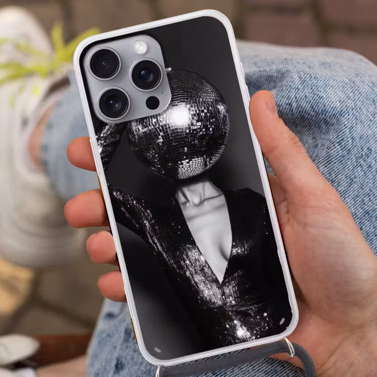 Discobal - Gezicht - Glamour - Zwart Hoesje iPhone 16 Pro Max met koord klein -sfeer3