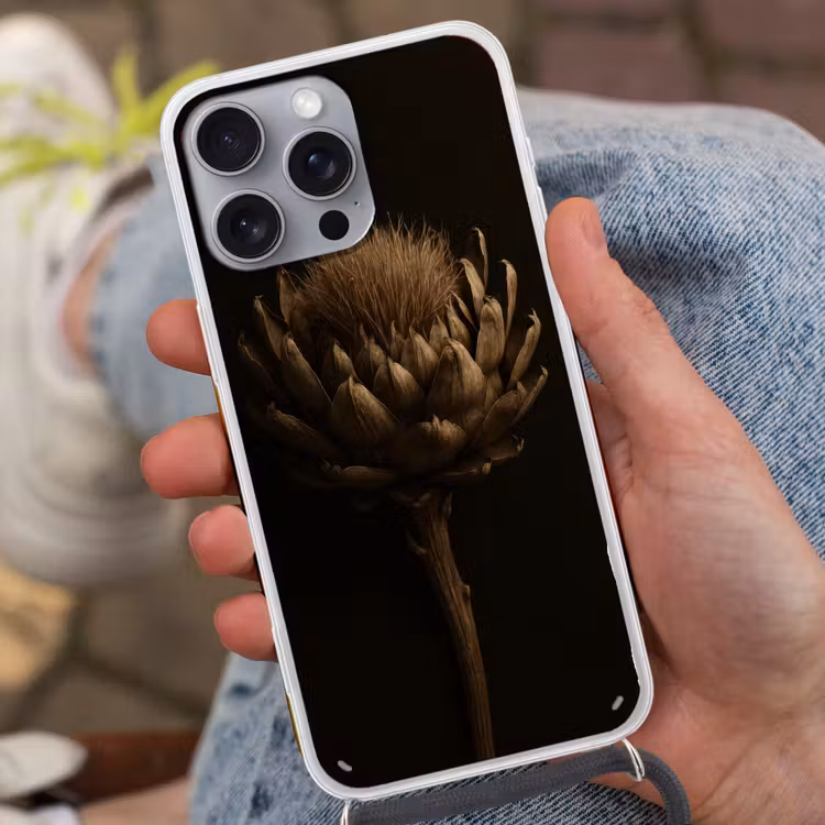 Donkerbruin - Bloem - Textuur - Artisjok Hoesje iPhone 16 Pro Max met koord klein -sfeer3