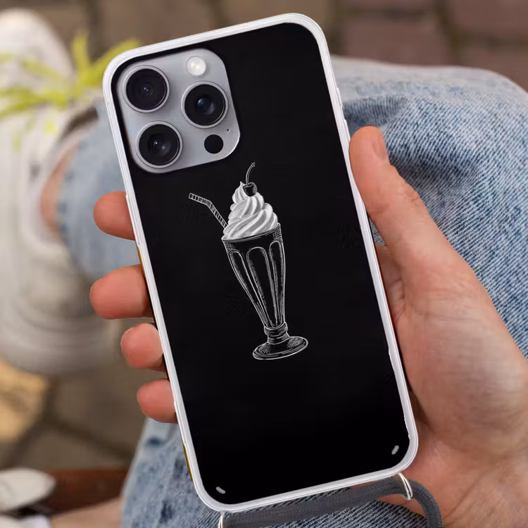Ijscoupe - Kers - Krijtstijl - Slagroom Hoesje iPhone 16 Pro Max met koord klein -sfeer3