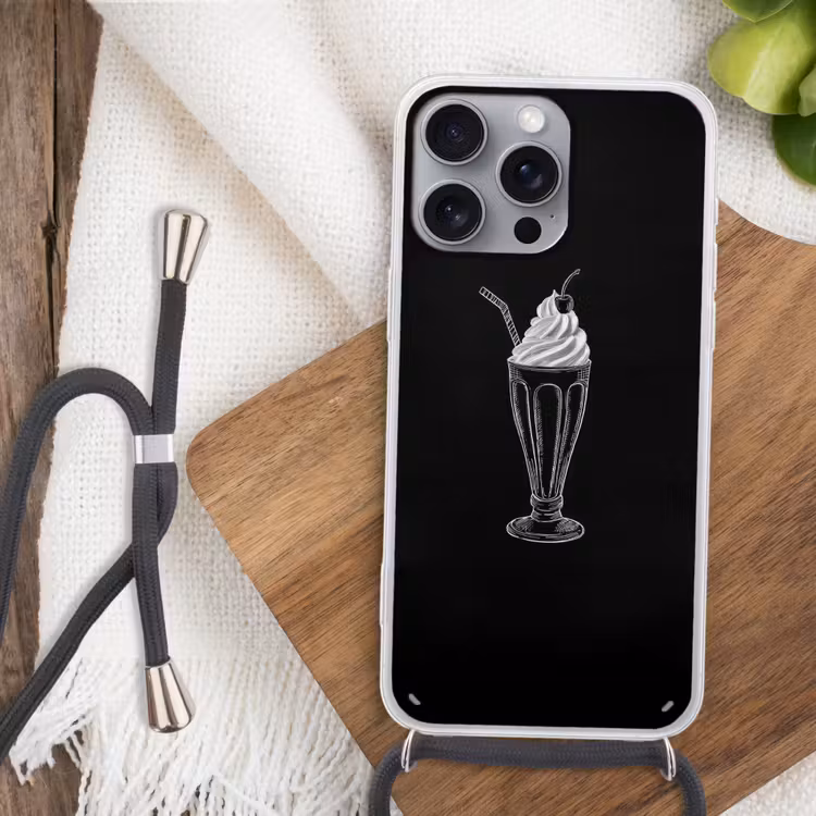 Ijscoupe - Kers - Krijtstijl - Slagroom Hoesje iPhone 16 Pro Max met koord klein -sfeer4