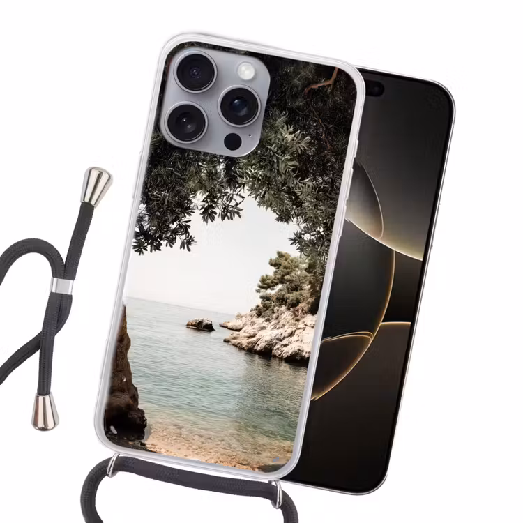 Rotsen - Zee - Boom - Groen Hoesje iPhone 16 Pro Max met koord klein -sfeer1
