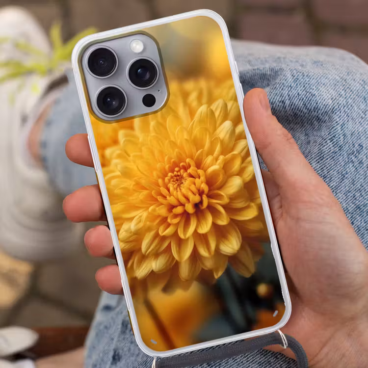 Geel - Chrysant - Zachtheid Hoesje iPhone 16 Pro Max met koord klein -sfeer3