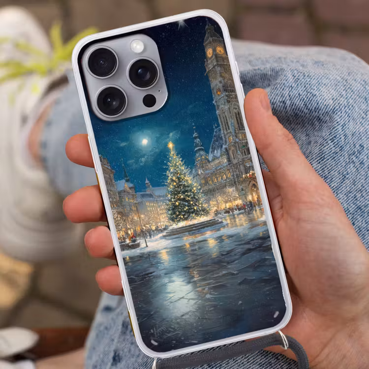 Kerstnacht - Stadsplein - Meerkleurig Hoesje iPhone 16 Pro Max met koord klein -sfeer3