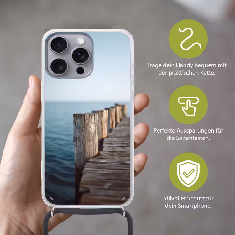 Houten steiger - Helderblauwe lucht Hoesje iPhone 16 Pro Max met koord klein -sfeer2_DE