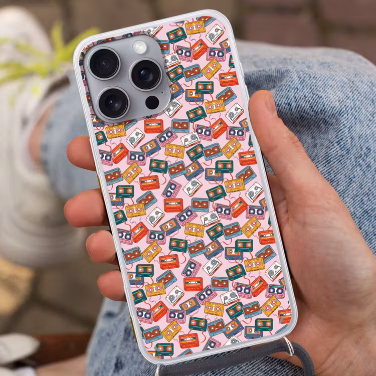 Cassette - Patroon - Roze Hoesje iPhone 16 Pro Max met koord klein 804 -sfeer3