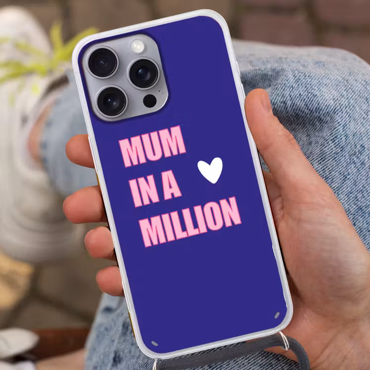 Moeder - Tekst - Blauw - Hartje Hoesje iPhone 16 Pro Max met koord klein -sfeer3