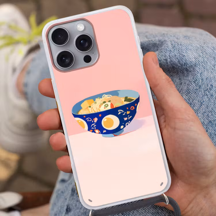 Noodles - Kom - Blauw - Illustratie Hoesje iPhone 16 Pro Max met koord klein -sfeer3