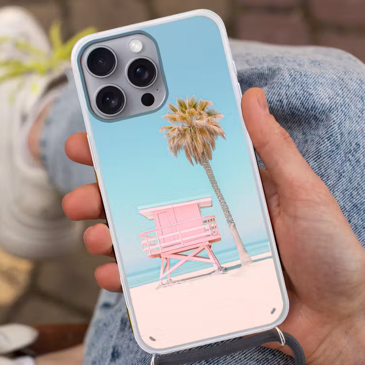 Palmboom - Strandhuis - Roze Hoesje iPhone 16 Pro Max met koord klein -sfeer3