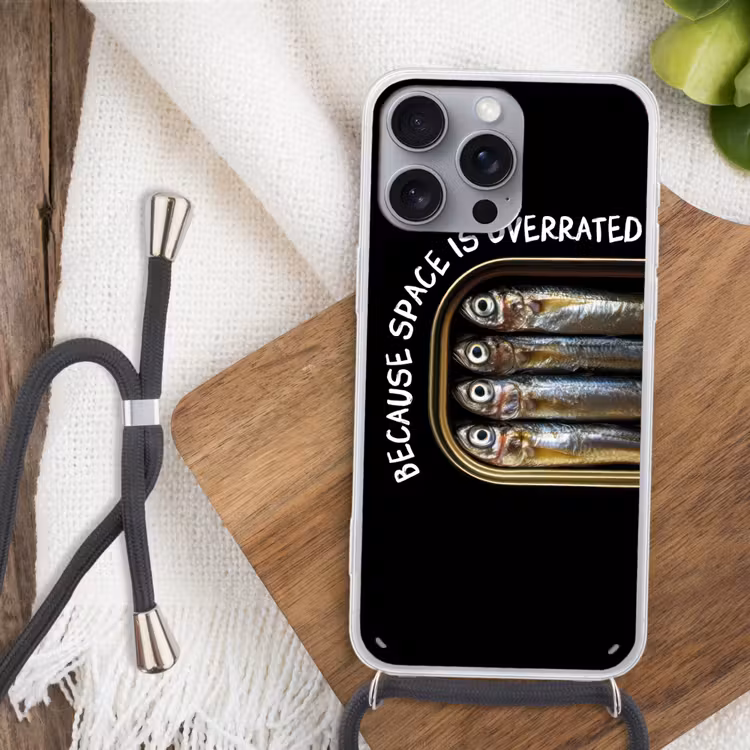 Sardines - Tekst - Vis - Blik Hoesje iPhone 16 Pro Max met koord klein -sfeer4