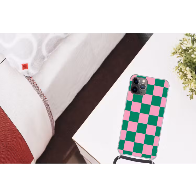 Schaakbord patroon - Groen - Roze - Blokjes Hoesje iPhone 12 Pro met koord klein -kamer