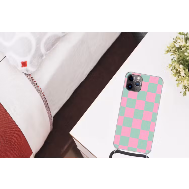 Schaakbord patroon - Groen - Roze - Blokjes Hoesje iPhone 12 Pro met koord klein -kamer