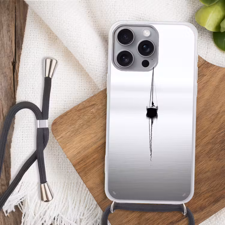 Zeilboot - Zwart - Water - Silhouet Hoesje iPhone 16 Pro Max met koord klein -sfeer4