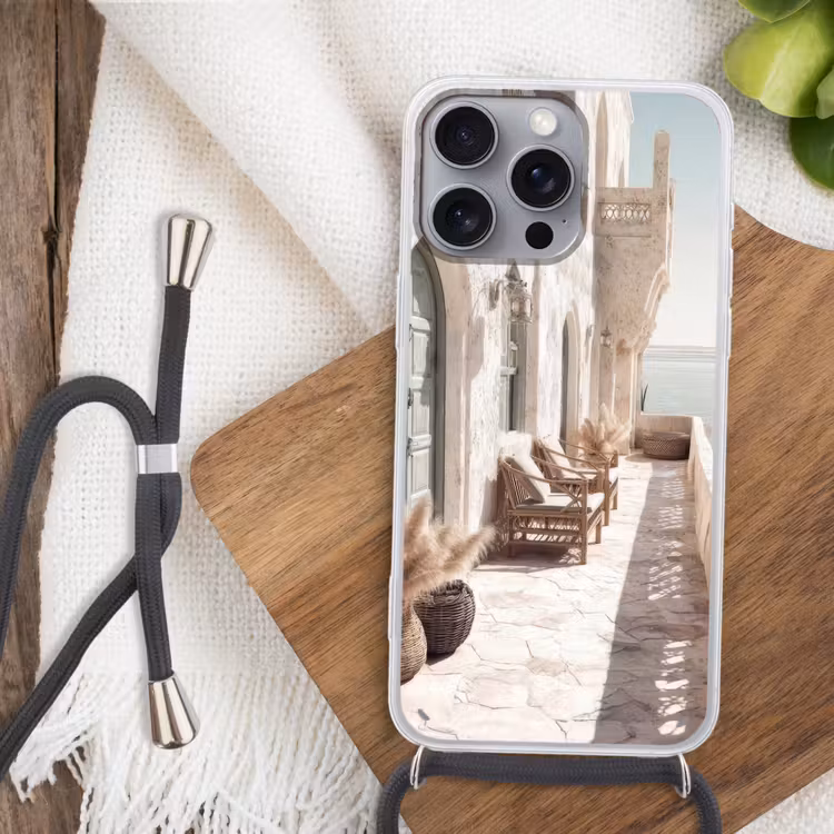 Terras - Stoelen - Strand - Beige Hoesje iPhone 16 Pro Max met koord klein -sfeer4