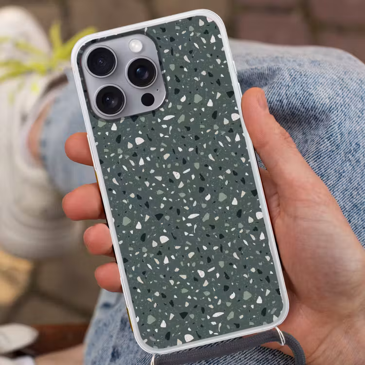 Terrazzo - Patroon - Kleurrijk - Groen Hoesje iPhone 16 Pro Max met koord klein 804 -sfeer3