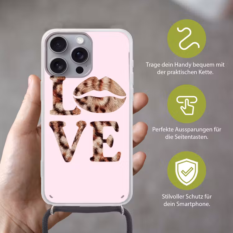 Tekst - Love - Pantervacht - Lichtroze Hoesje iPhone 16 Pro Max met koord klein -sfeer2_DE