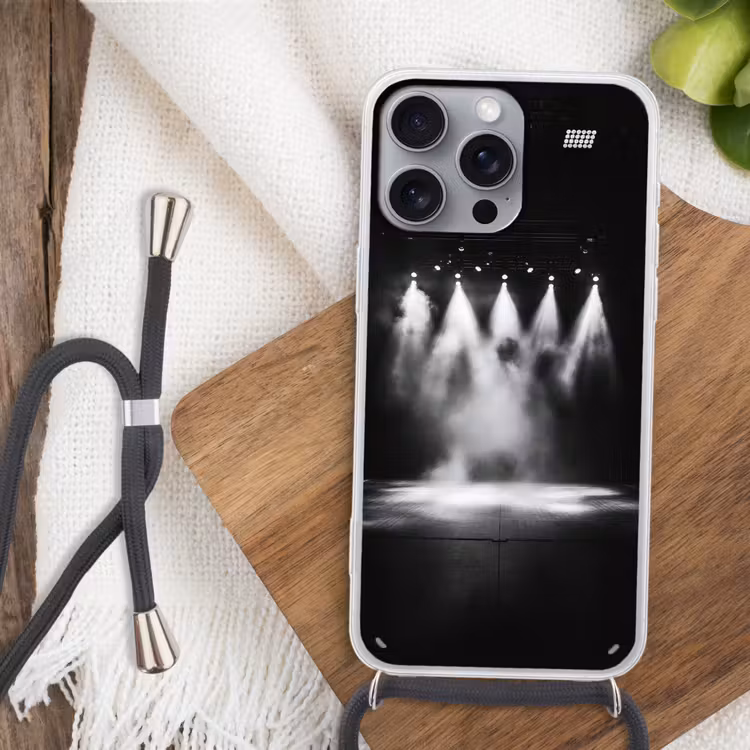 Theaterzaal - Mist - Spotlights - Zwart Hoesje iPhone 16 Pro Max met koord klein -sfeer4