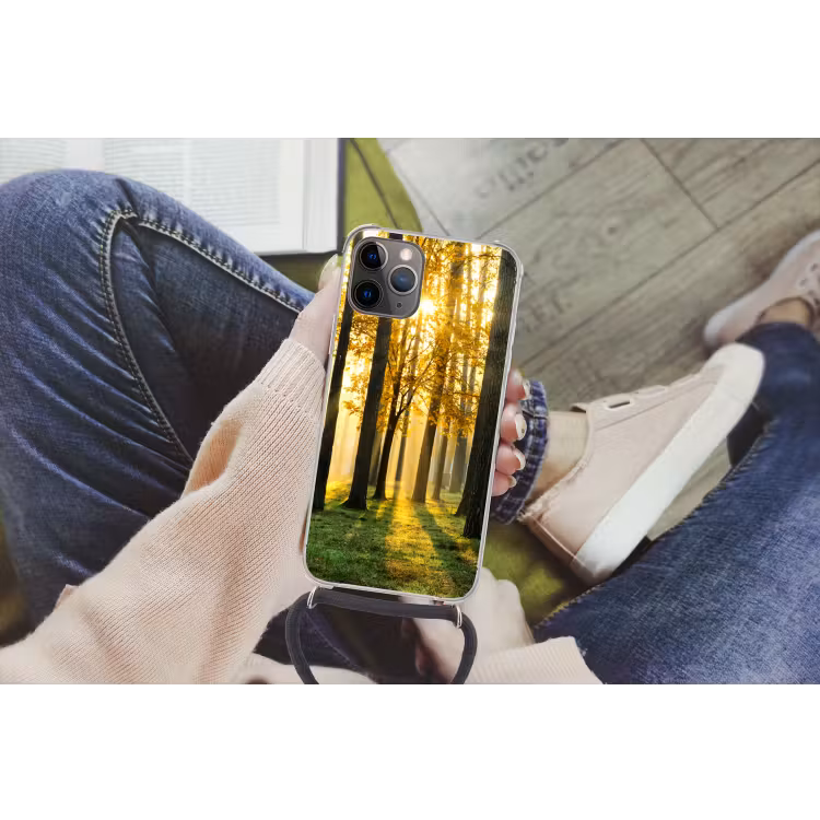 Bos - Zon - Bomen - gras - Landschap Hoesje iPhone 12 Pro met koord klein -hand