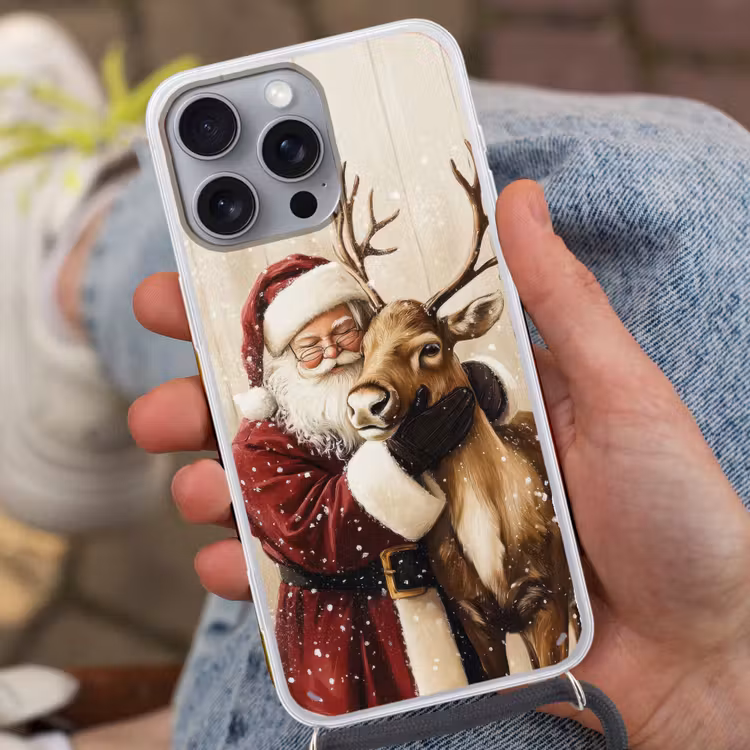 Kerstman - Rendier - Sneeuw - Kleurrijk Hoesje iPhone 16 Pro Max met koord klein -sfeer3