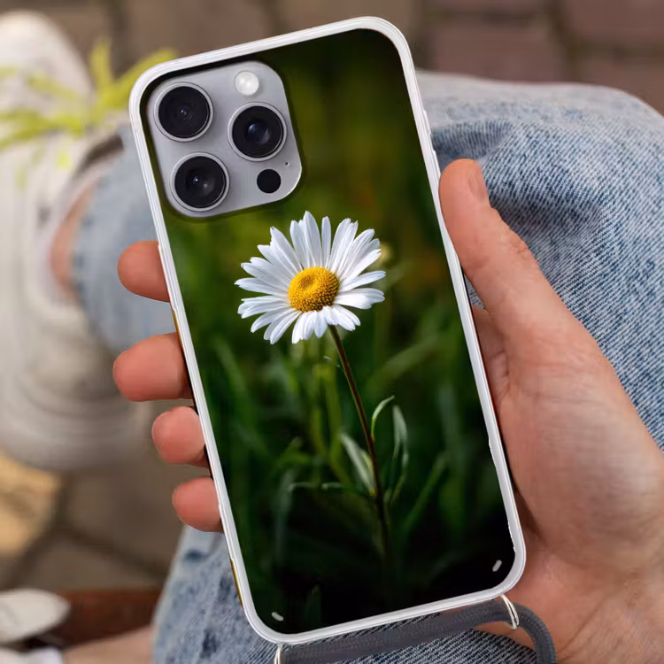 Wit - Madeliefje - Bloem - Gras Hoesje iPhone 16 Pro Max met koord klein -sfeer3