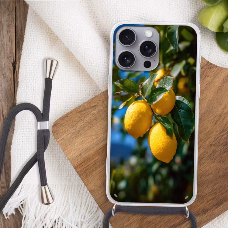 Citroenen - Bladeren - Blauwe lucht Hoesje iPhone 16 Pro Max met koord klein -sfeer4