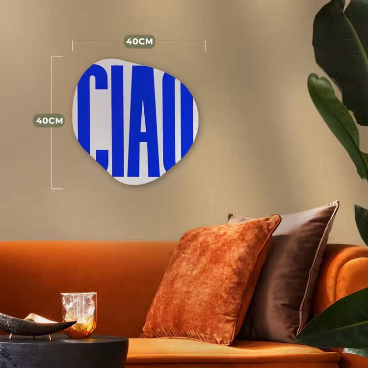 Ciao - Hoofdletters - Blauw - Minimalistisch Wandcirkel Organisch Forex 3mm klein -sfeer3