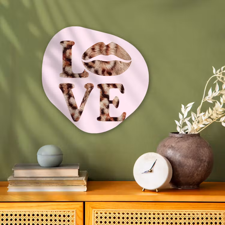 Tekst - Love - Pantervacht - Lichtroze Wandcirkel Organisch Forex 3mm klein -sfeer2