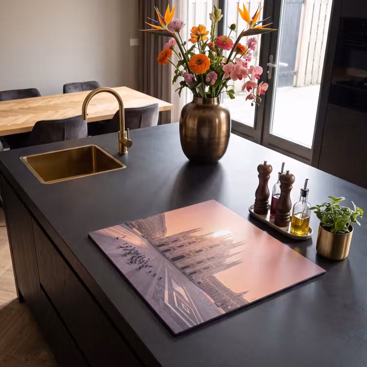 Architectuur - Milaan - Plein - Zonsopgang - Oranje Inductie beschermer vinyl 3mm middel -sfeer5