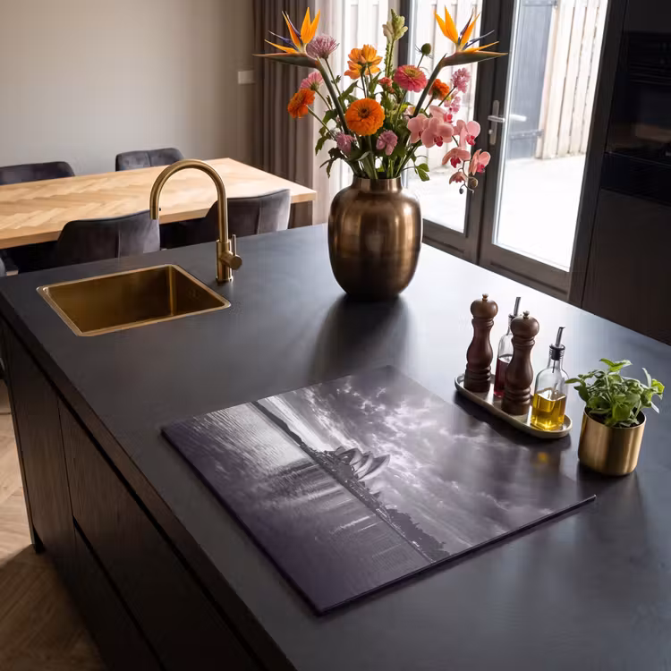 Architectuur - Water - Stad - Modern - Zwart-wit Inductie beschermer vinyl 3mm middel -sfeer5